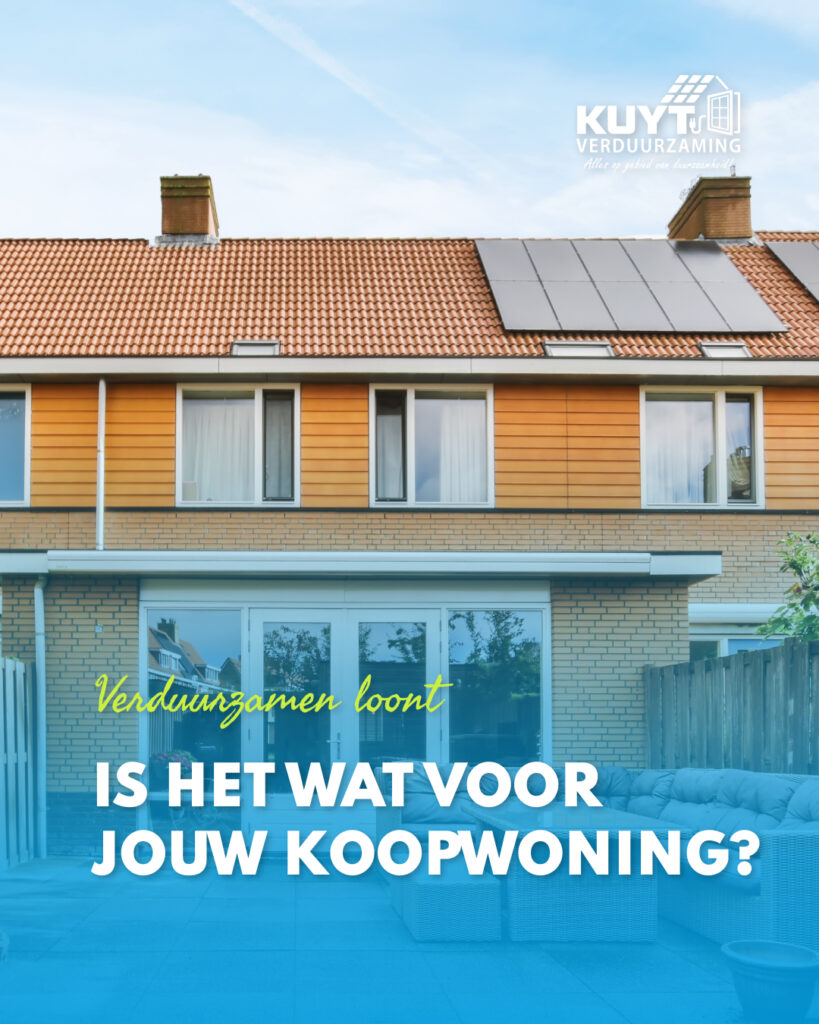Rijtjeswoning met zonnepanelen op het dak, gebruikt bij blog over verduurzamen koopwoning en de stijgende woningwaarde door energiemaatregelen.
